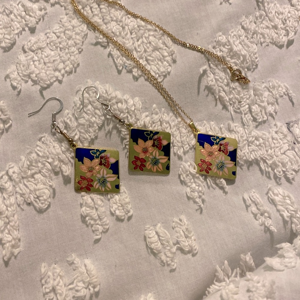 I am selling a Chinese inspired necklace and earrings set